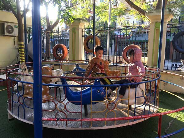 Hà Nội: Những 'bẫy' trò chơi nguy hiểm ở sân trường, khu vui chơi trẻ em