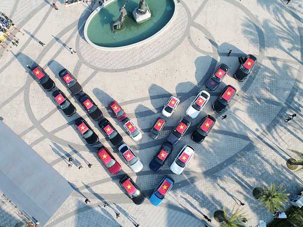 Gần 100 xe VinFast khởi động hành trình 1.000km chinh phục địa đầu Tổ quốc