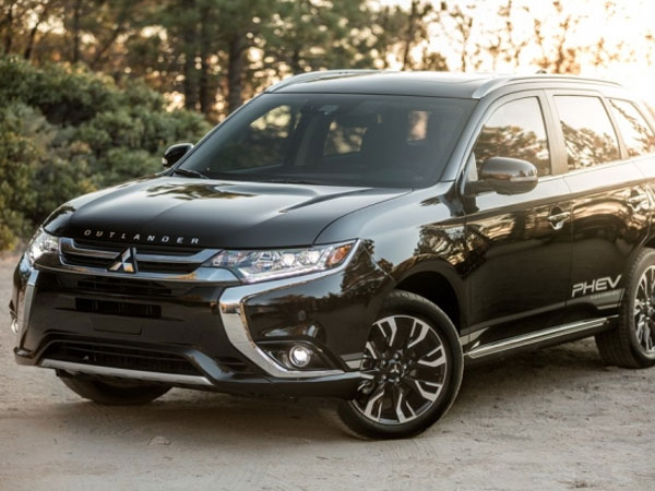 Bảng giá xe Mitsubishi tháng 12/2019: Ưu đãi đến cả trăm triệu đồng