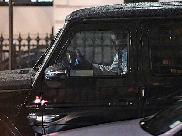 David Beckham bị chỉ trích khi ngang nhiên đỗ xe dưới lòng đường vào giờ cao điểm