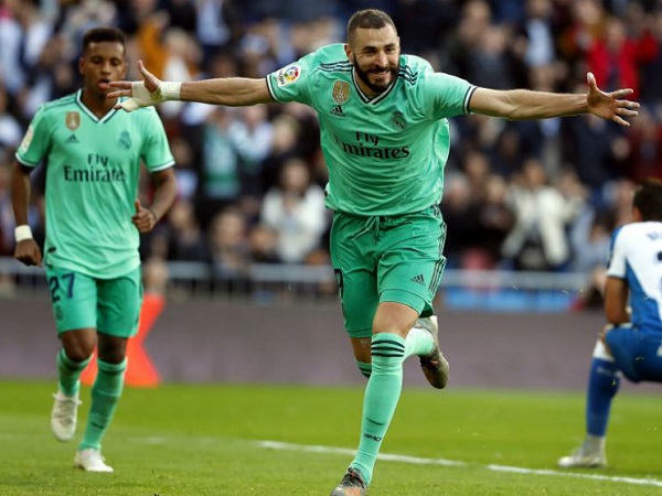 Benzema tỏa sáng, Real Madrid đánh chiếm ngôi đầu của Barca