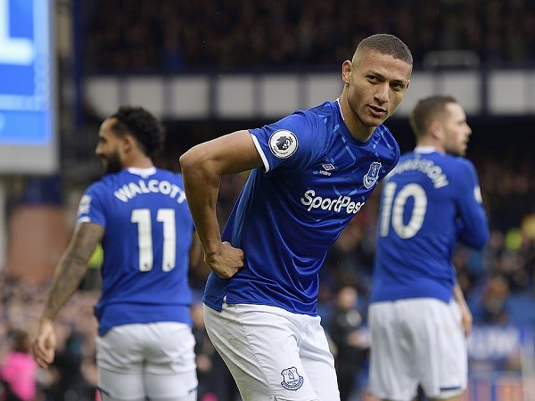 Hàng thủ thi đấu như mơ ngủ, Chelsea thua cách biệt Everton