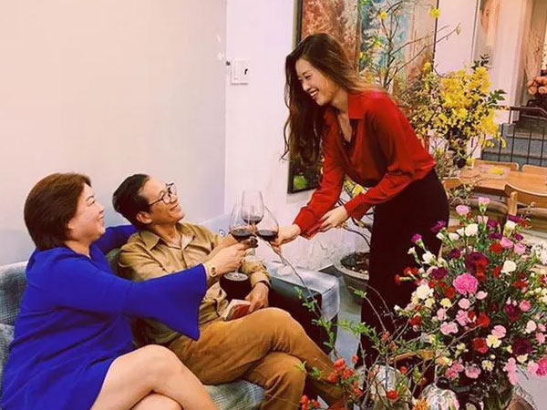 Hé lộ không gian sống hoành tráng của tân Hoa hậu Hoàn vũ Việt Nam 2019