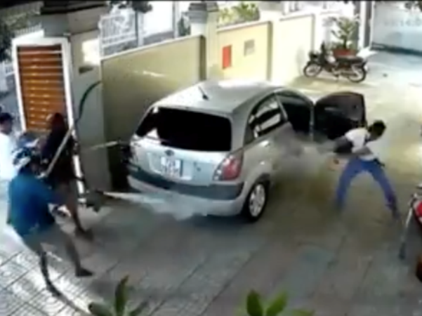 TP.HCM: Nhóm côn đồ hung hãn chém đứt gân, nứt sọ người đàn ông trong nhà nghỉ
