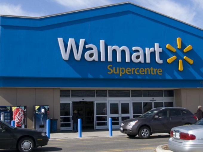 Walmart bị chỉ trích vì bán áo len in hình ông già Noel sử dụng ma túy
