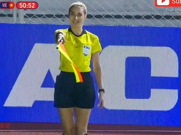 Ngắm nhìn những nữ trọng tài đẹp nhất trong trận chung kết bóng đá nữ giữa U22 Việt Nam và U22 Thái Lan