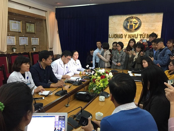 Video: Bệnh viện Xanh Pôn trả lời chớp nhoáng về việc cắt đôi que thử HIV