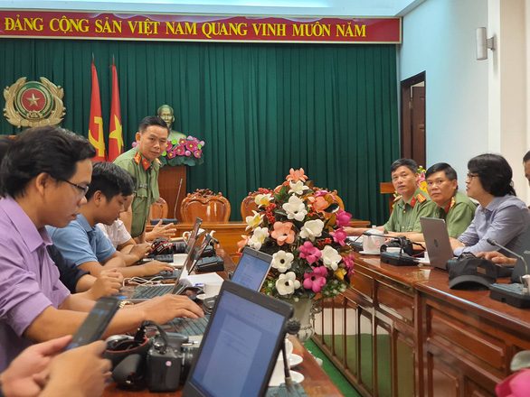 Đình chỉ công tác thiếu tá công an đánh gãy mũi đồng đội