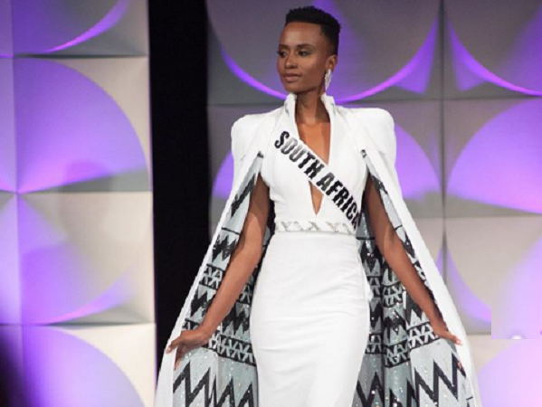 Khán giả mê mệt những bước đi catwalk thần sầu đầy cuốn hút của Tân Miss Universe 2019