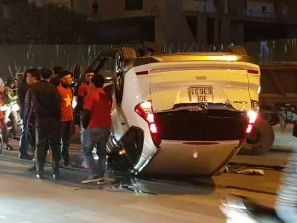 'Bão đêm' sau chiến thắng của U22 Việt Nam: Ô tô lật nhào, hàng trăm 'quái xế' bị bắt giữ