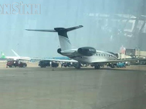 Cựu Tổng thống Mỹ Obama và phu nhân rời Việt Nam bằng chuyên cơ riêng