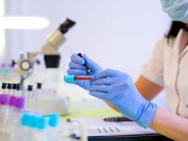 Sau vụ 'cắt đôi que thử HIV' ở BV Xanh Pôn, Bộ Y tế yêu cầu 'siết' quản lý xét nghiệm, quản lý nội bộ