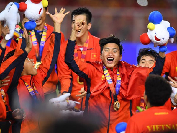 Doanh nghiệp ở Bình Định thưởng tiền nhân viên ăn mừng U22 Việt Nam vô địch SEA Games