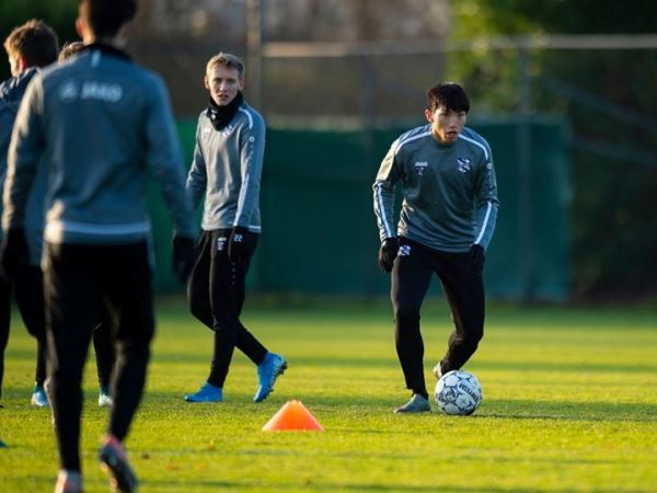 Văn Hậu chuẩn bị được Heerenveen vinh danh chiến tích vô địch SEA Games trước hàng chục nghìn khán giả ở trận đấu đêm nay