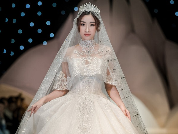 Diện váy cưới đính kim cương giá 1 triệu đô la, Đỗ Mỹ Linh gây choáng ngợp với nhan sắc như nữ thần