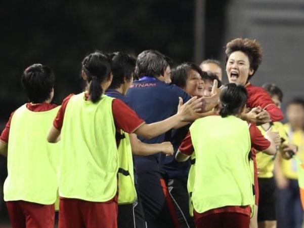 HLV Mai Đức Chung: 'Nữ Thái Lan làm phép ở cầu môn Việt Nam trước trận chung kết SEA Games'