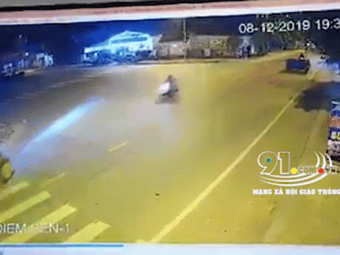 Tông vào công nông sang đường, nam thanh niên tử vong tại chỗ
