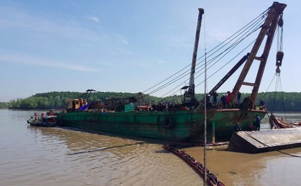 Điều tra nguyên nhân khiến 3 thợ lặn mất tích khi trục vớt tàu chở container chìm trên sông Lòng Tàu