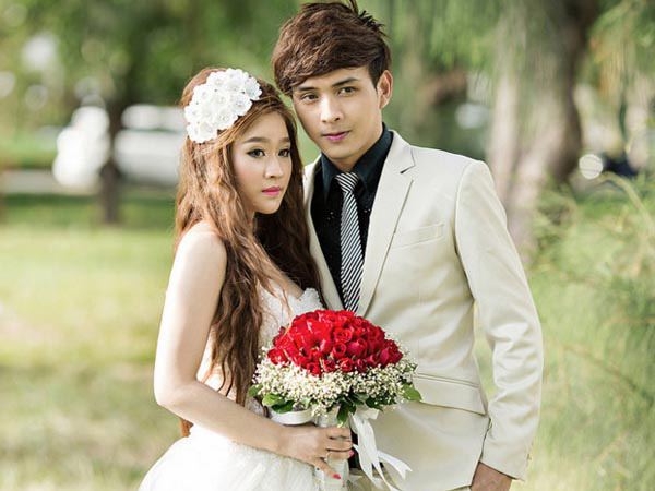Giữa lùm xùm Hồ Quang Hiếu bị một cô gái tố gài bẫy hiếp dâm, vợ cũ nam ca sĩ bất ngờ đăng đàn ẩn ý: 'Người đạo đức không có thì coi như số 0'