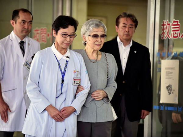 Hoàng gia Nhật thông báo: Cựu Hoàng hậu Michiko nhiều lần nôn ra máu và sụt cân nghiêm trọng khiến dư luận hoang mang, lo lắng