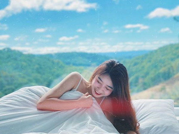 Nhung Bum đăng ảnh quyến rũ với váy ngủ, fan lập tức soi ra Văn Toàn chính là 'nhiếp ảnh gia'