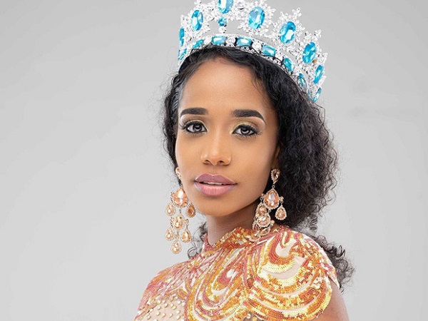 Chân dung Tân hoa hậu người Jamaica vừa mỹ nhân vừa đăng quang Miss World 2019: Đẹp hoang dại, đã học vấn đáng nể lại còn hát hay như diva