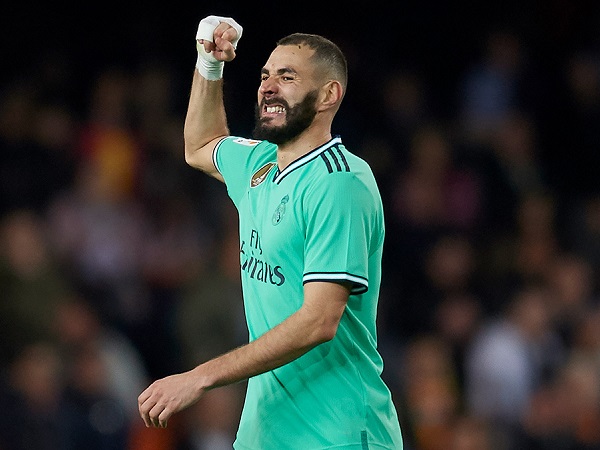 Real Madrid thoát thua ở phút bù giờ nhờ công Benzema