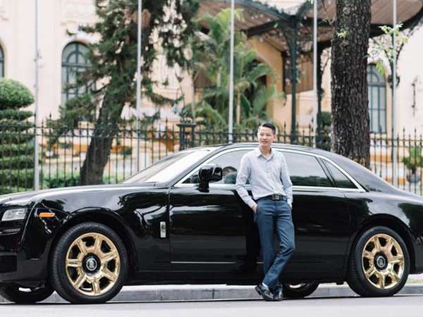 Đại gia trẻ tuổi tặng siêu xe Mercedes cho thủ môn Bùi Tiến Dũng giàu có đến mức nào?