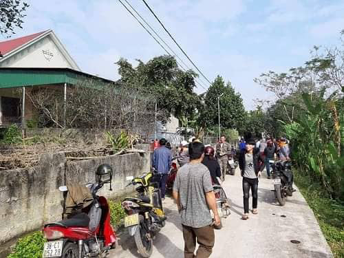 Mẹ bàng hoàng phát hiện vợ chồng con trai tử vong tại nhà riêng