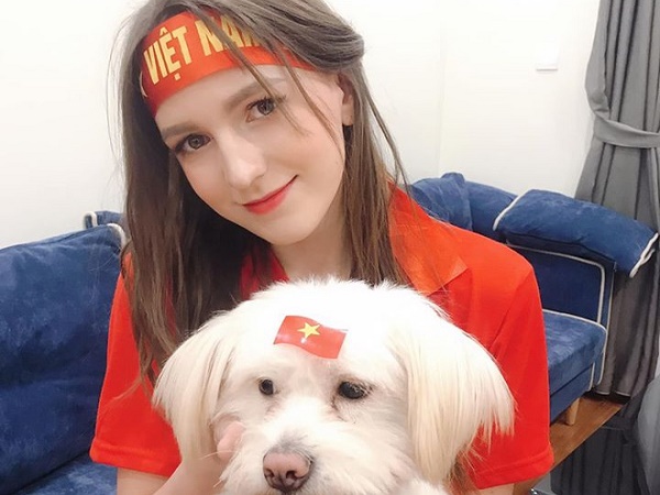 Chân dung đẹp tựa thiên thần của nữ DJ Ukraine 'thả thính' Đoàn Văn Hậu