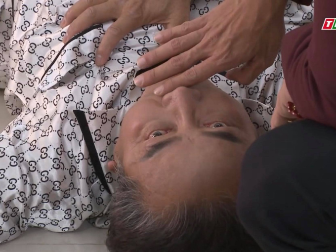 'Không lối thoát' tập 38: Bác sĩ Minh cười hả hê sau khi giết bố vợ, sửa bản di chúc để thừa kế toàn bộ tài sản