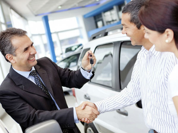 Mách bạn kinh nghiệm tậu ô tô chơi Tết, không lo bị 'chặt chém'