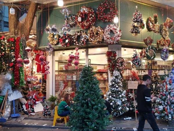 Thị trường hàng hóa Noel: Hàng Trung Quốc chiếm ưu thế