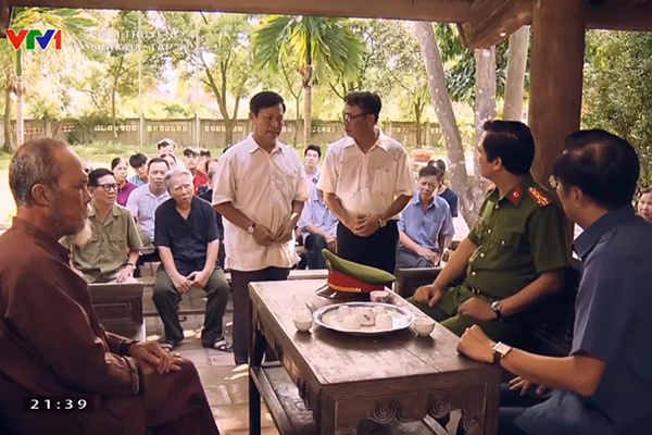 'Sinh tử' tập 32: Dân Giang Kim trình bằng chứng tham ô của lãnh đạo huyện lên Bí thư Nhân