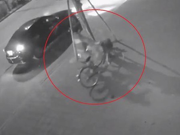 Công an truy tìm tài xế ô tô đâm cụ bà 73 tuổi tử vong rồi giấu xác