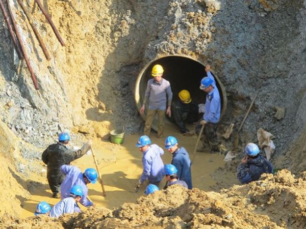 Đường ống nước sạch sông Đà gặp sự cố, hàng chục nghìn hộ dân Hà Nội sẽ bị tạm ngừng cấp nước trong đêm nay