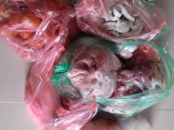 Đắt hơn bò Mỹ, dân Thủ đô đụng lợn ăn chung như thời bao cấp