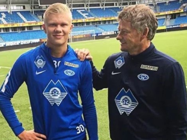 Erling Haaland lên máy bay sang Manchester, MU sắp giật bom tấn 76 triệu bảng