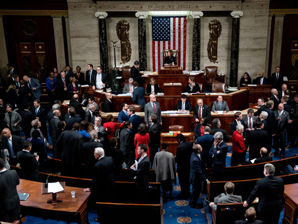 Hạ viện Mỹ thông qua 2 điều khoản luận tội Tổng thống Trump