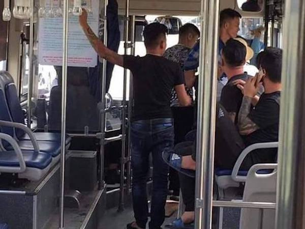 Phát lệnh truy nã 2 đối tượng đánh nữ nhân viên xe buýt nhập viện ở Hà Nội
