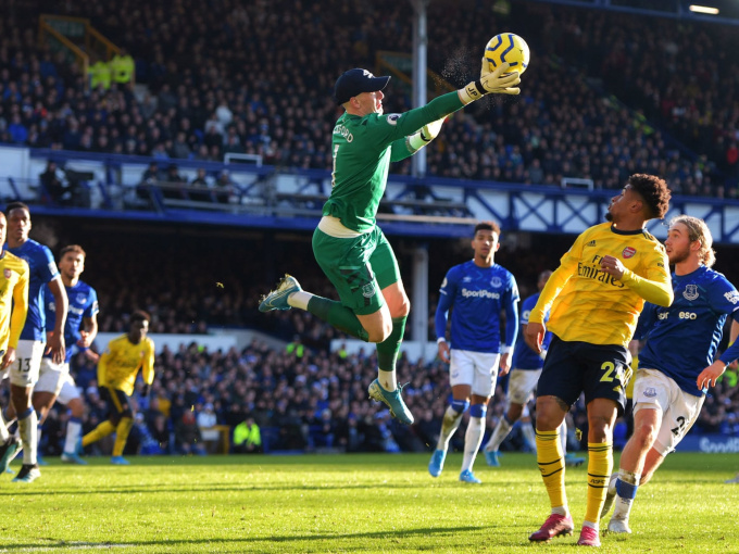 Ancelotti, Arteta chứng kiến Arsenal hòa nhạt Everton