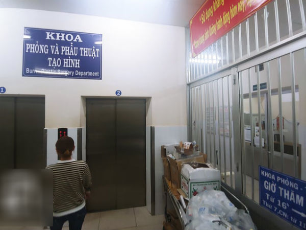 Tai nạn kinh hoàng: Tóc cuốn vào máy quấn chỉ đang khởi động, người phụ nữ bị tróc toàn bộ da đầu
