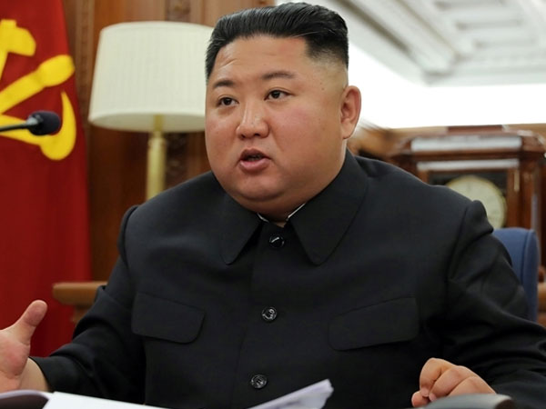 Kim Jong-un họp với quan chức quân sự