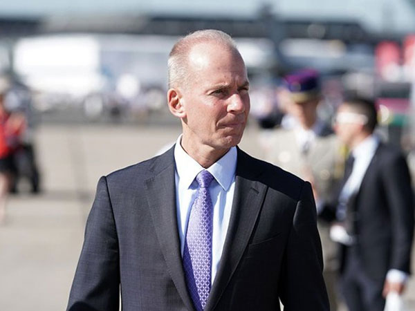 Lý do Boeing bất ngờ sa thải CEO