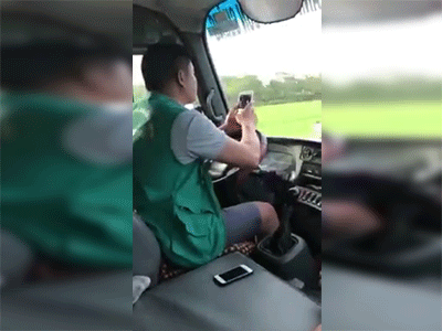 Lạnh người cảnh tài xế xe buýt vừa dùng điện thoại vừa lái bằng khuỷu tay