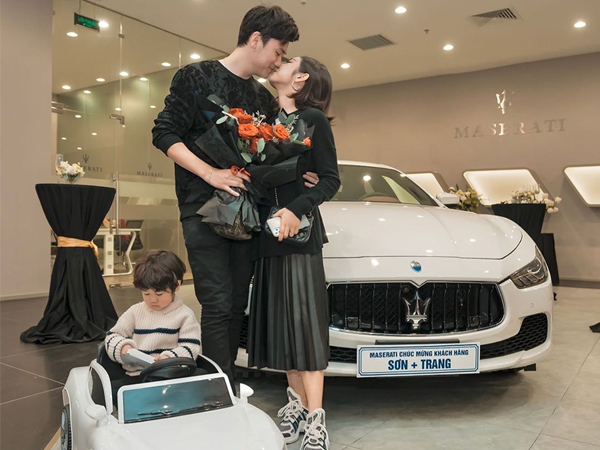 Cặp đôi hot nhất MXH Trang Lou - Tùng Sơn khiến dân tình ngưỡng mộ: 9 năm yêu, 4 năm cưới, kỷ niệm ngày bên nhau bằng chiếc xe hơi trị giá 5 tỷ