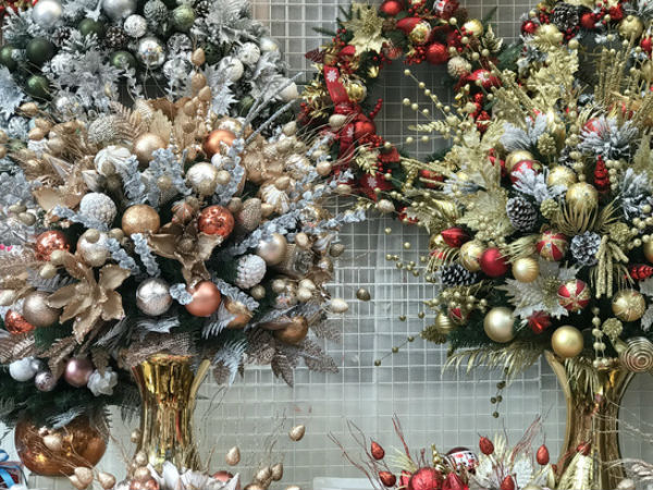 Bình hoa phú quý giả giá 12 triệu đồng, đại gia Việt xuống tiền chơi 1 ngày Noel