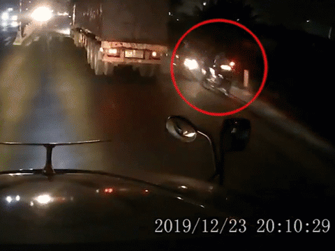 Video: Cố tình thông chốt CSGT, nam thanh niên nhận ngay kết đắng