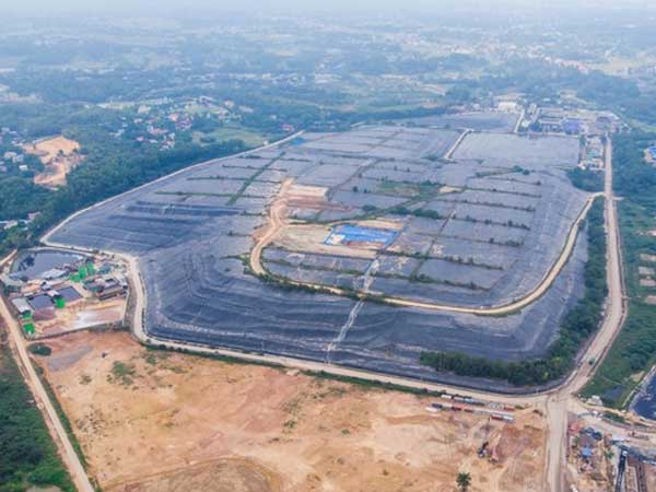 Cận cảnh bãi rác Nam Sơn nhiều lần dân chặn không cho xe vào