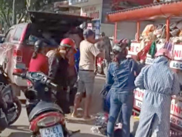 Thực hư clip 'đại gia' tranh quần áo từ thiện với dân nghèo ở Đà Nẵng